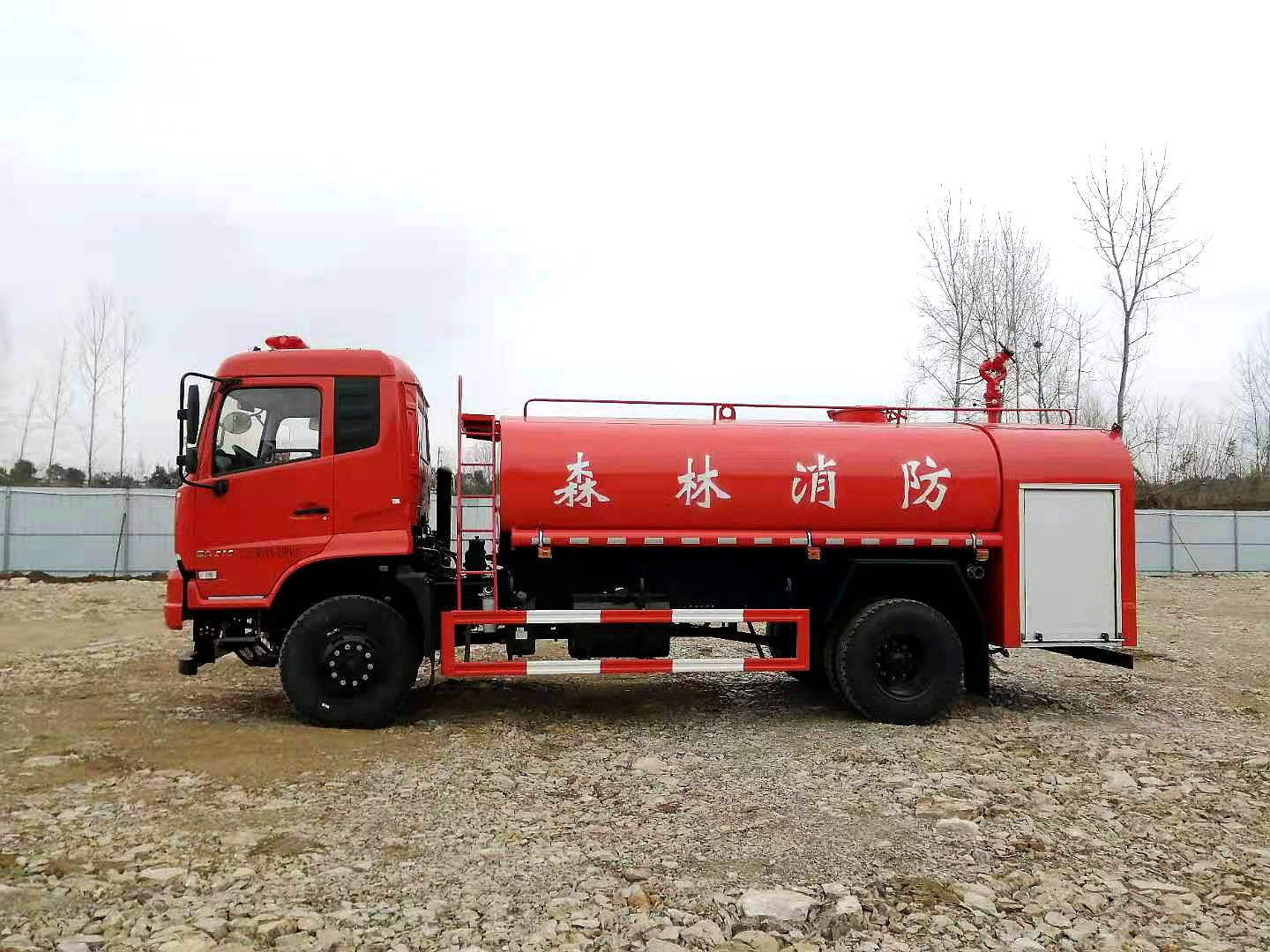 東風四驅8噸森林消防車 東風四驅8噸森林消防車