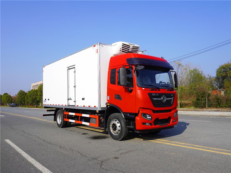 國六 東風天錦KR高頂雙臥6.8米冷藏車 國六 東風天錦KR高頂雙臥6.8米冷藏車