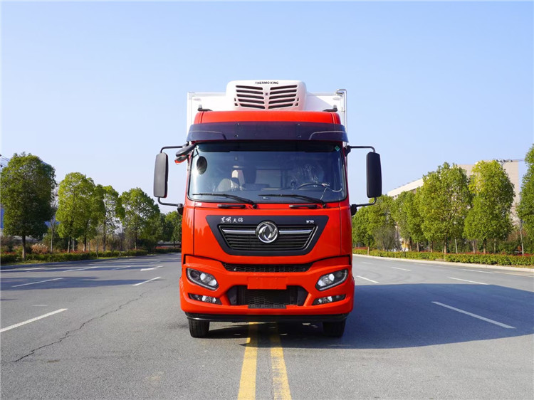 國六 東風天錦KR高頂雙臥6.8米冷藏車 國六 東風天錦KR高頂雙臥6.8米冷藏車