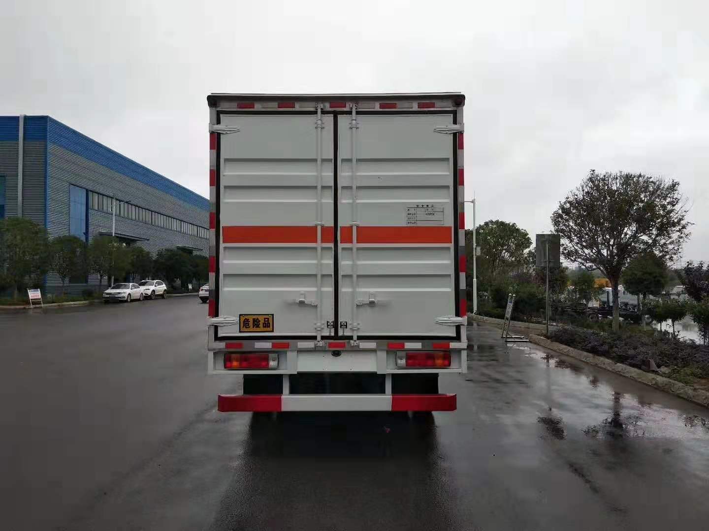 解放5.1米(額載7噸)氣瓶廂式運輸車 解放5.1米(額載7噸)氣瓶廂式運輸車