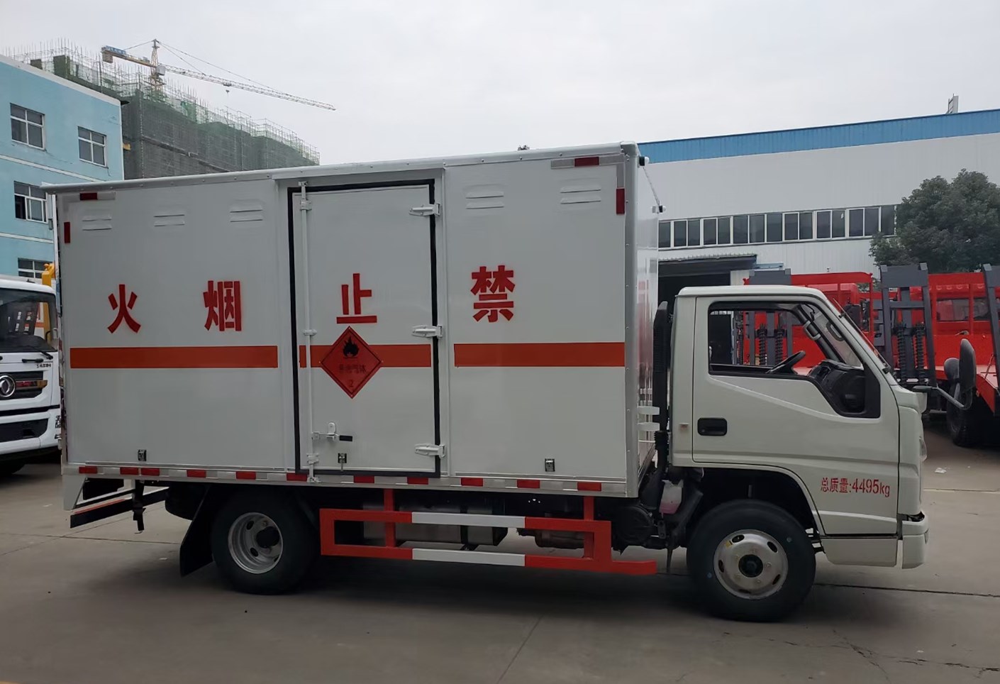 江鈴國(guó)六氣瓶廂式運(yùn)輸車(chē) 江鈴國(guó)六氣瓶廂式運(yùn)輸車(chē)