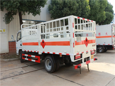 東風(fēng)多利卡4米1(額載4噸)氣瓶車 東風(fēng)多利卡4米1(額載4噸)氣瓶車