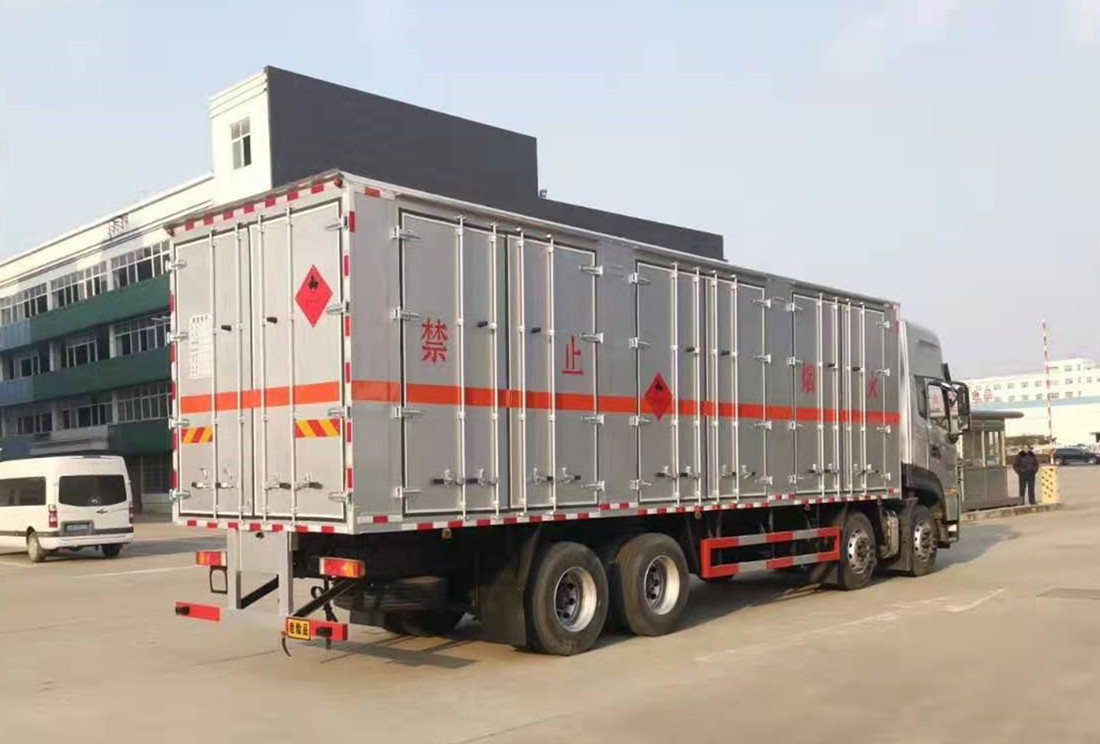 東風(fēng)天龍國(guó)六9.6米易燃?xì)怏w廂式運(yùn)輸車(chē) 東風(fēng)天龍國(guó)六9.6米易燃?xì)怏w廂式運(yùn)輸車(chē)