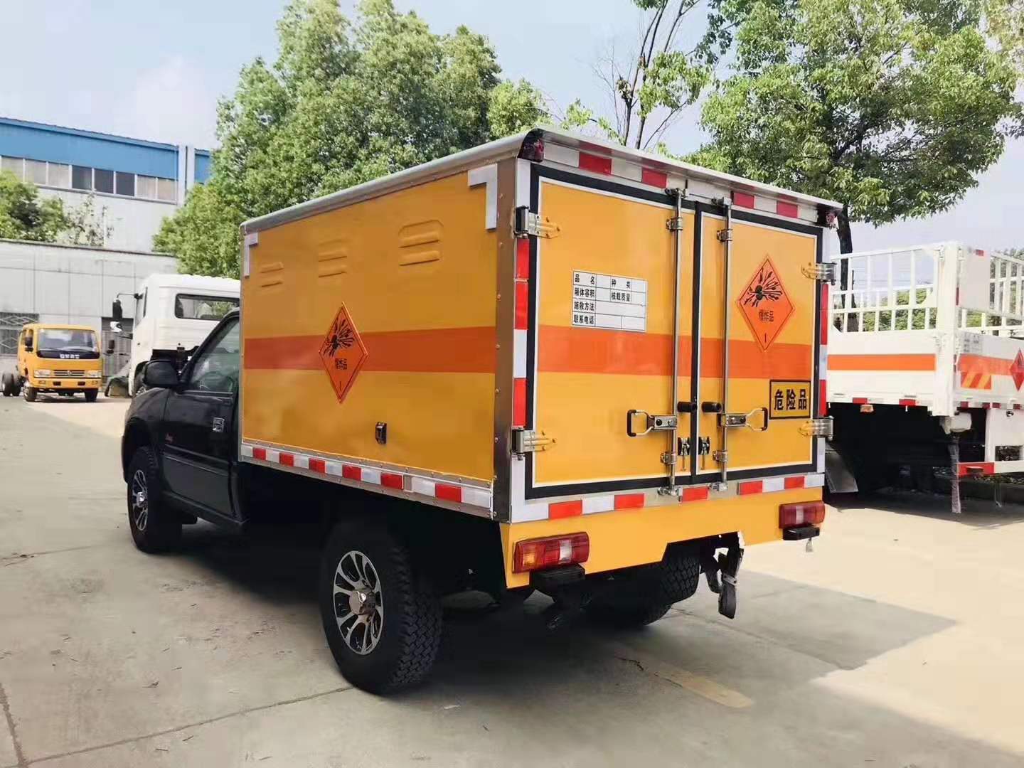 五十鈴四驅皮卡民爆器材車 五十鈴四驅皮卡民爆器材車