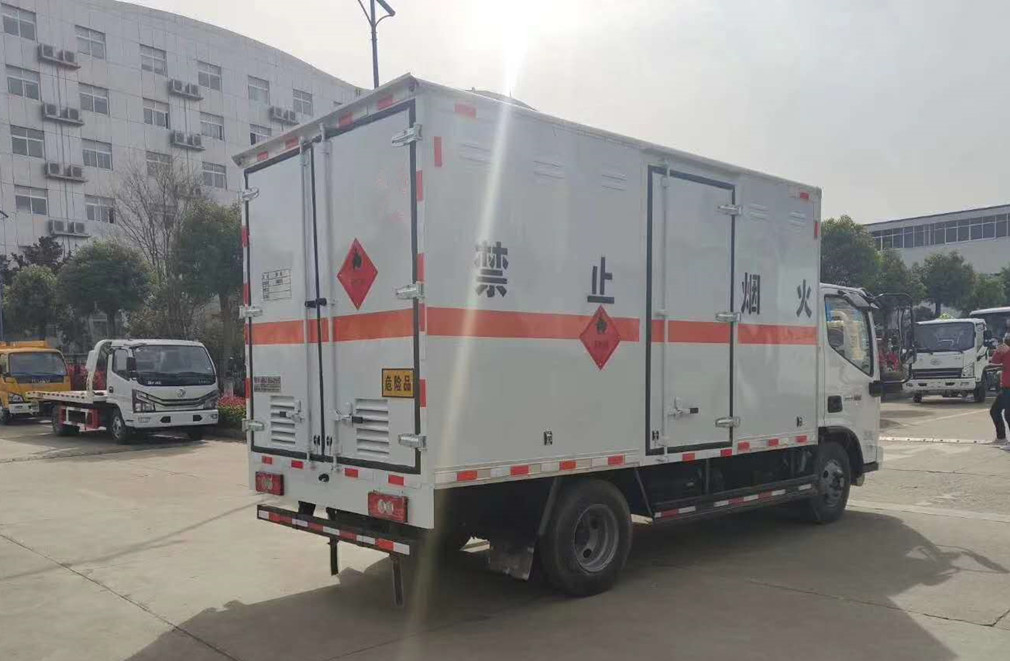 福田奧鈴4.2米危險(xiǎn)品廂式車 福田奧鈴4.2米危險(xiǎn)品廂式車