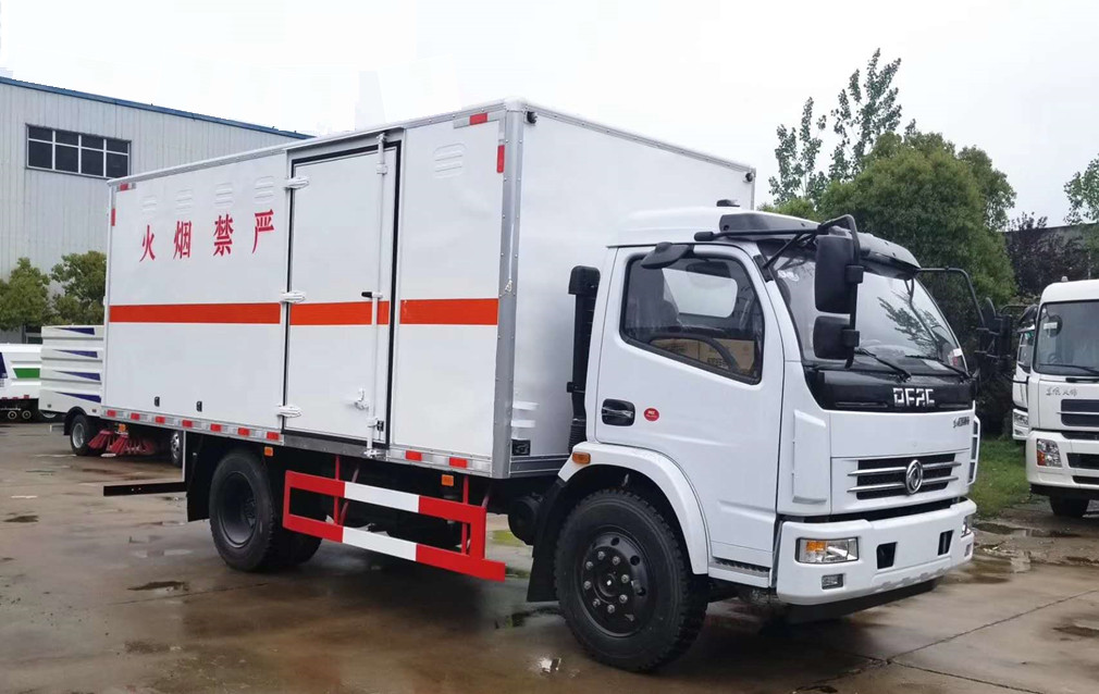 東風多利卡5米1氣瓶廂式車 東風多利卡5米1氣瓶廂式車