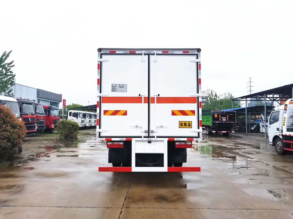 東風多利卡5米1氣瓶廂式車 東風多利卡5米1氣瓶廂式車