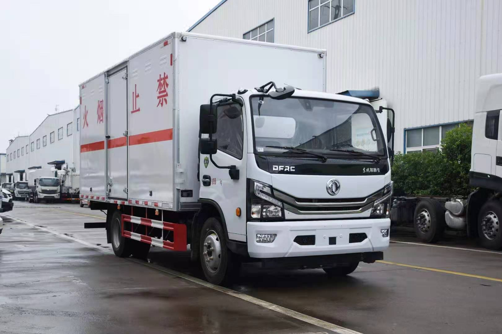 東風(fēng)5.15米貨廂爆破器材運(yùn)輸車(chē) 東風(fēng)5.15米貨廂爆破器材運(yùn)輸車(chē)