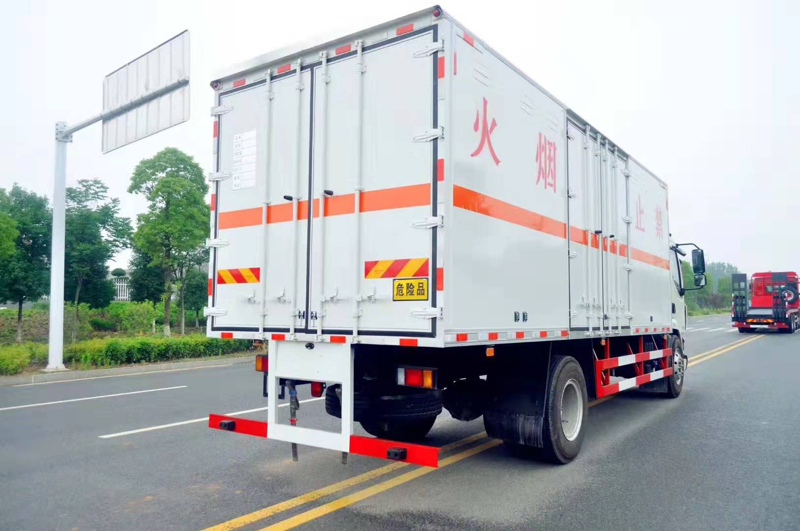 柳汽乘龍6.5米雜項危廢廂式運輸車 柳汽乘龍6.5米雜項危廢廂式運輸車