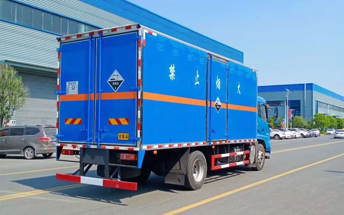 東風(fēng)天錦八類腐蝕性物品廂式貨車 東風(fēng)天錦八類腐蝕性物品廂式貨車