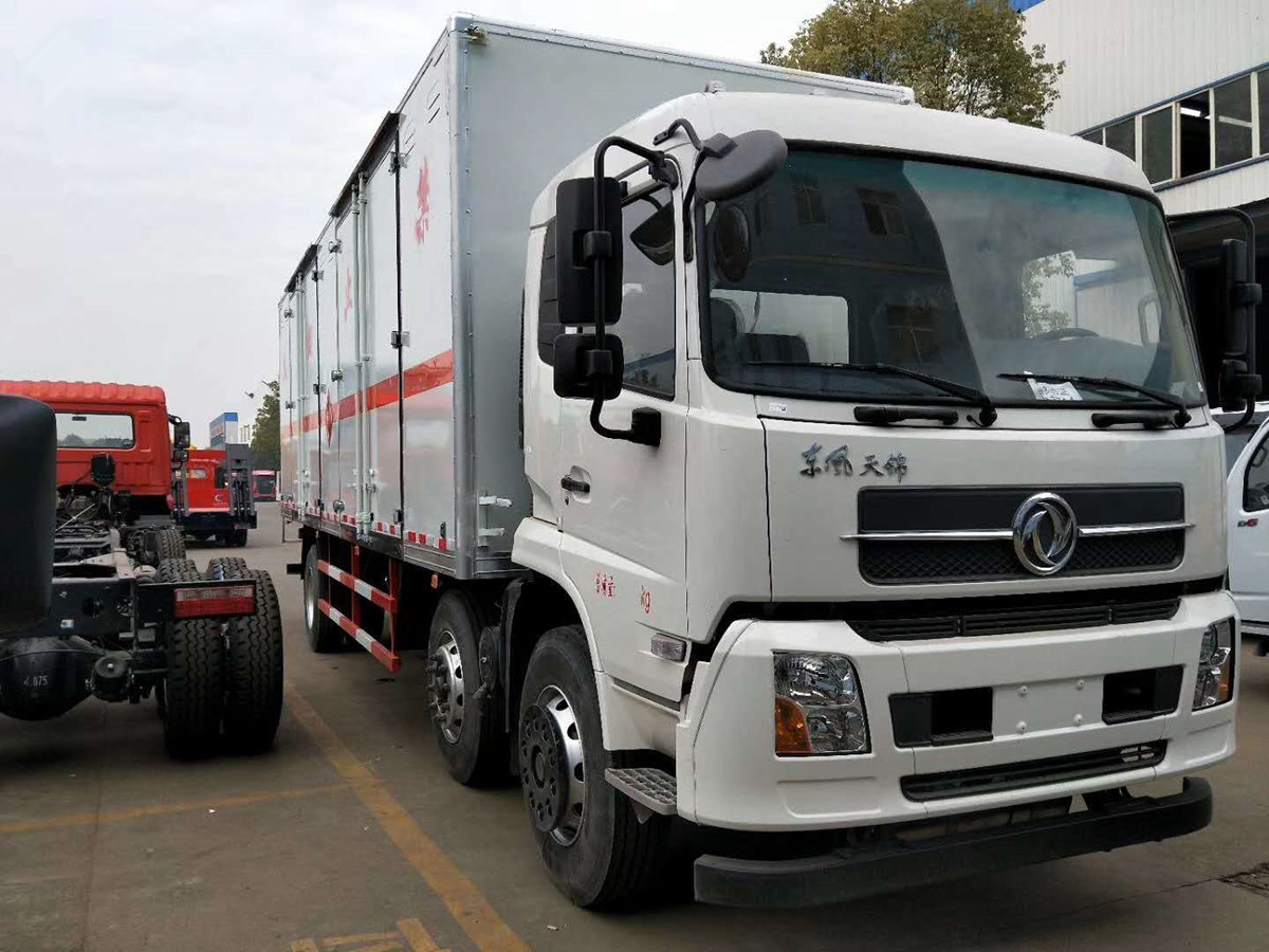 東風天錦8.6米危廢運輸車 東風天錦8.6米危廢運輸車