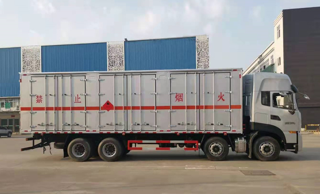 東風(fēng)天龍國六9.6米雜項(xiàng)危險(xiǎn)品廂式運(yùn)輸車 東風(fēng)天龍國六9.6米雜項(xiàng)危險(xiǎn)品廂式運(yùn)輸車