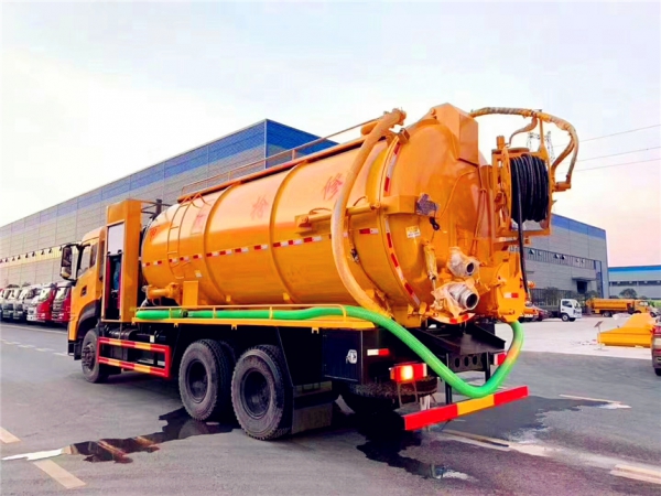 東風天龍大型市政搶修車 東風天龍大型市政搶修車