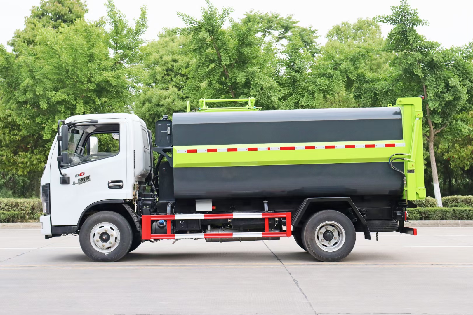 東風小多利卡7方側裝掛桶壓縮垃圾車 東風小多利卡7方側裝掛桶壓縮垃圾車