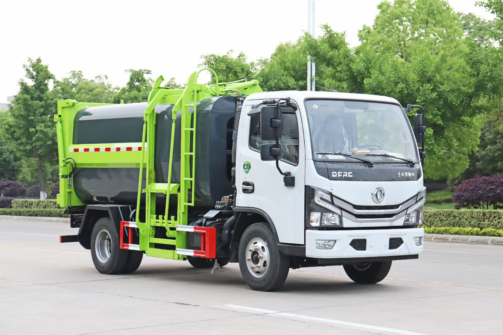 東風小多利卡7方側裝掛桶壓縮垃圾車 東風小多利卡7方側裝掛桶壓縮垃圾車