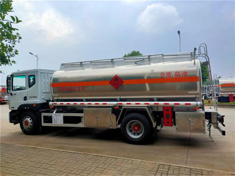 14.3方東風天錦國六油罐車 14.3方東風天錦國六油罐車