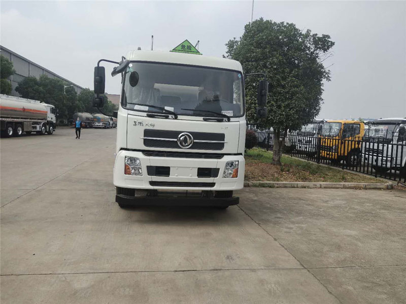 14.3方東風天錦國六油罐車 14.3方東風天錦國六油罐車