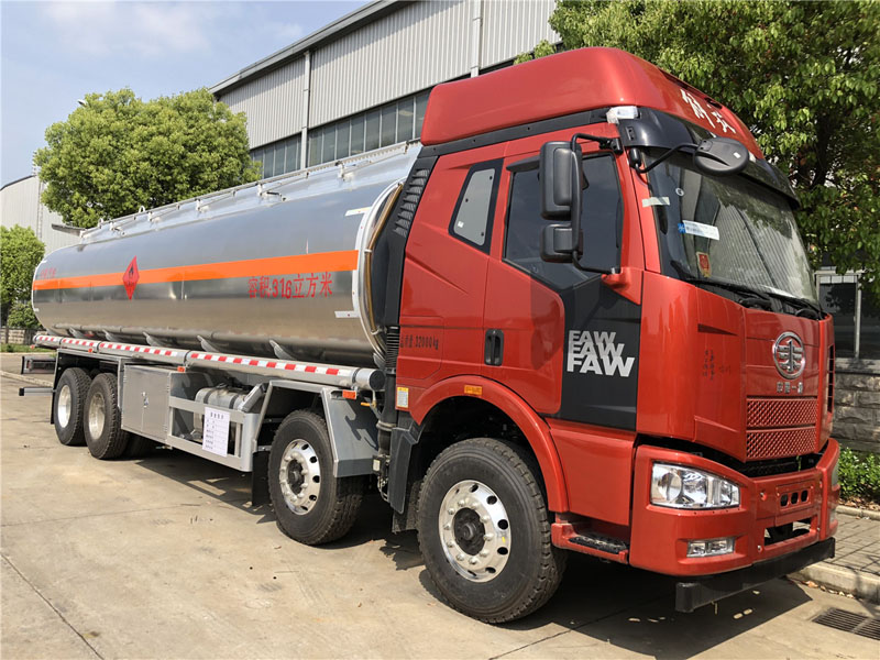 解放前四后八31.6方運油車 解放前四后八31.6方運油車