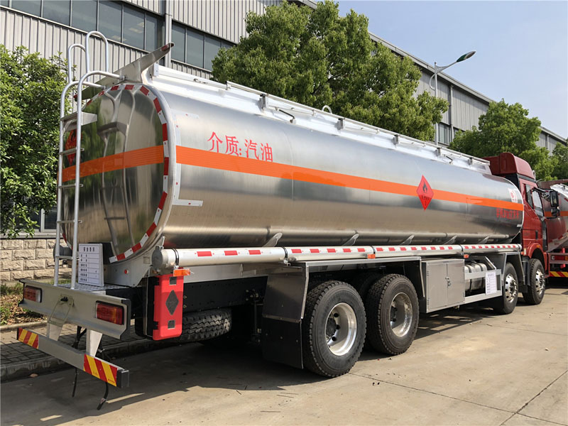 解放前四后八31.6方運油車 解放前四后八31.6方運油車