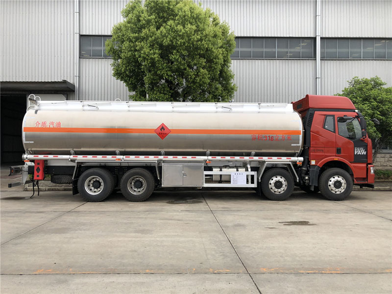 解放前四后八31.6方運油車 解放前四后八31.6方運油車