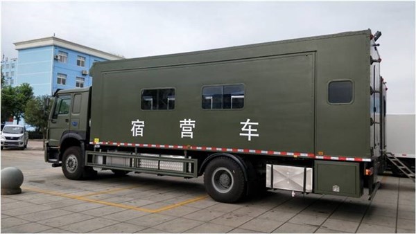 重汽豪沃24人宿營車 重汽豪沃24人宿營車