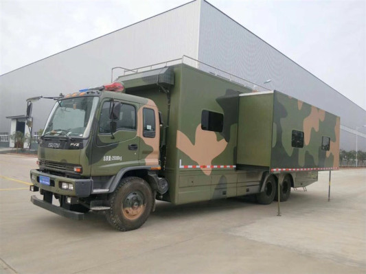 五十鈴后八輪宿營車(24人) 五十鈴后八輪宿營車(24人)