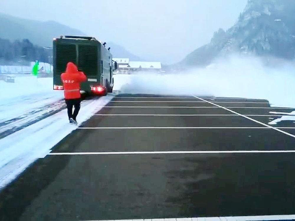 熱吹式除雪車 強(qiáng)力吹雪車 熱吹式除雪車 強(qiáng)力吹雪車