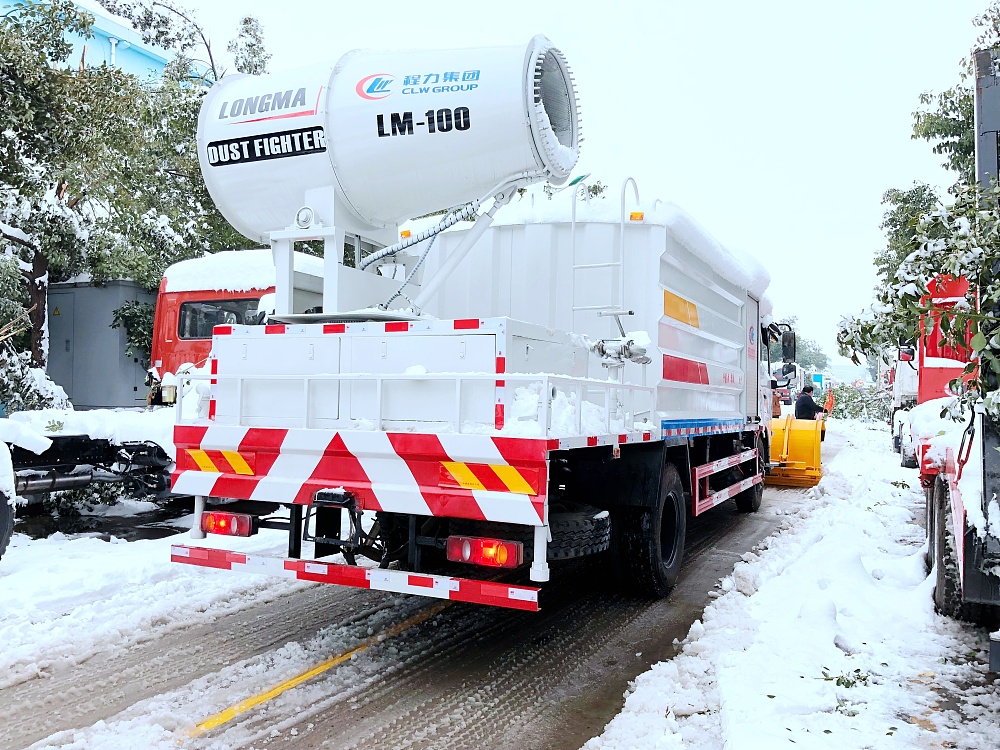 東風天錦多功能抑塵除雪車 東風天錦多功能抑塵除雪車