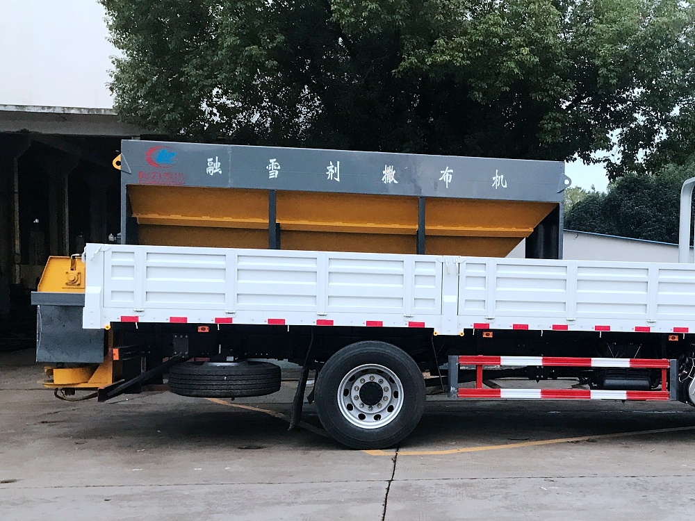 8立方融雪劑撒布機(jī)CLW-SBJ-8000 8立方融雪劑撒布機(jī)CLW-SBJ-8000