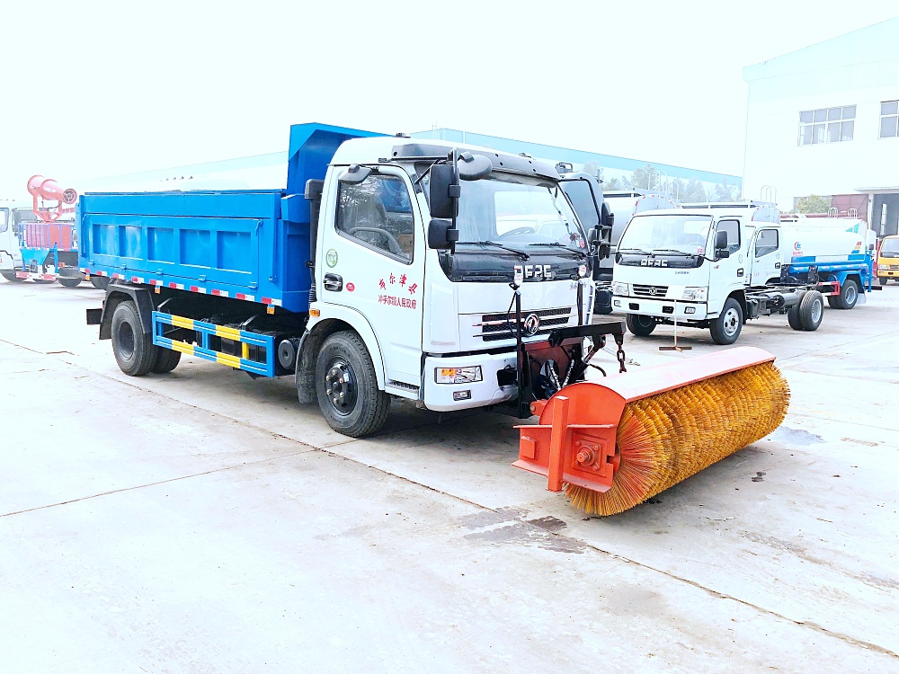 東風大多利卡自卸垃圾車帶滾刷掃雪機 東風大多利卡自卸垃圾車帶滾刷掃雪機