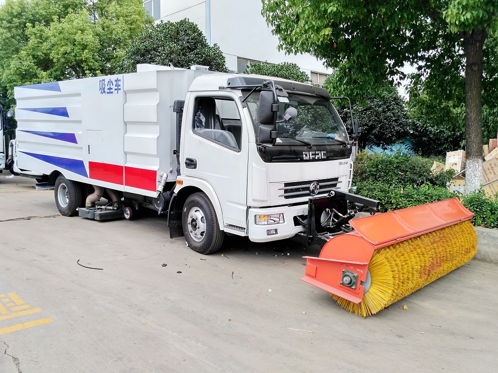 東風大多利卡吸塵滾掃清雪車 東風大多利卡吸塵滾掃清雪車
