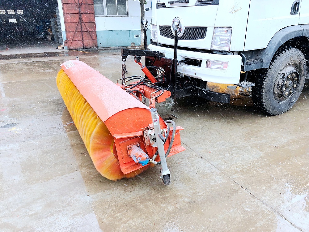 東風T3擺臂垃圾車帶除雪滾刷 東風T3擺臂垃圾車帶除雪滾刷