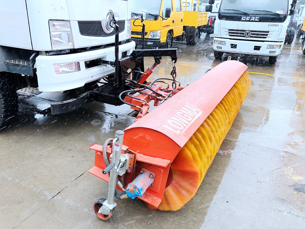 東風T3擺臂垃圾車帶除雪滾刷 東風T3擺臂垃圾車帶除雪滾刷